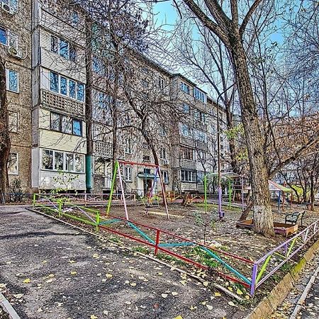 Апартаменты На Улице Клочкова, 128 Almaty Esterno foto
