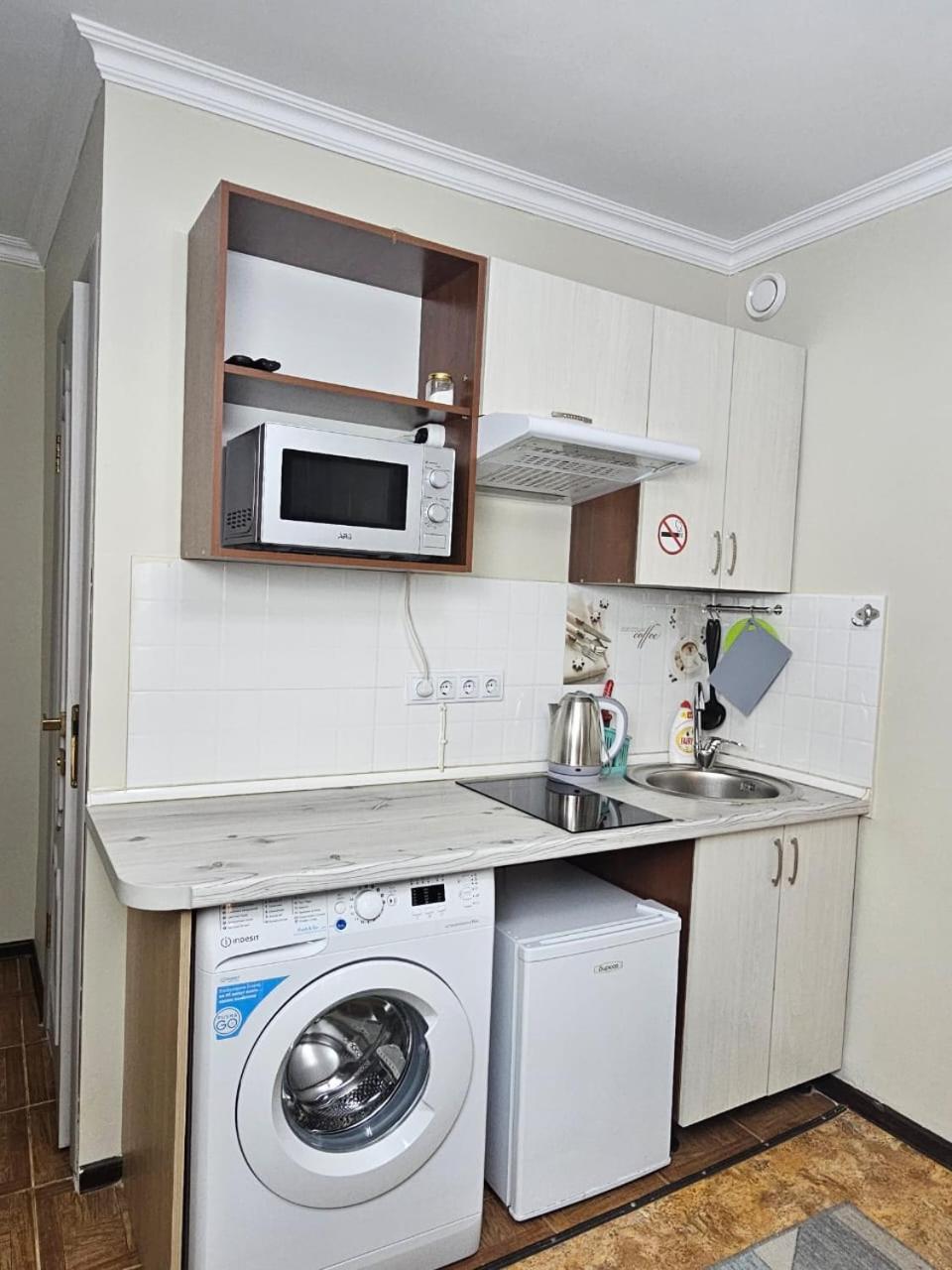 Апартаменты На Улице Клочкова, 128 Almaty Esterno foto
